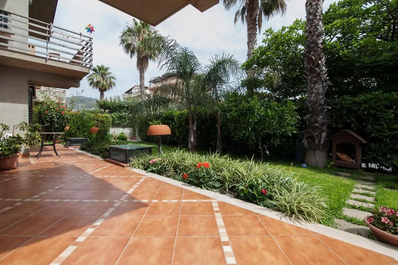 Bed & Breakfast B&B Villa Carmen SantʼAlessio Siculo Italia
